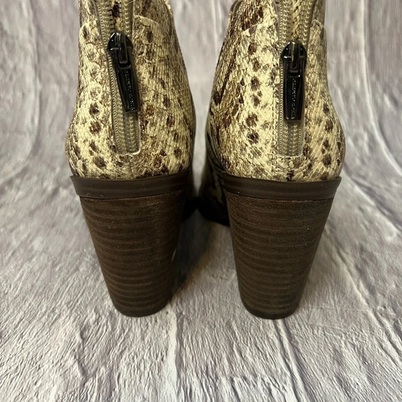 Vince Camuto Bootie Size 9 - Picture 5 of 7